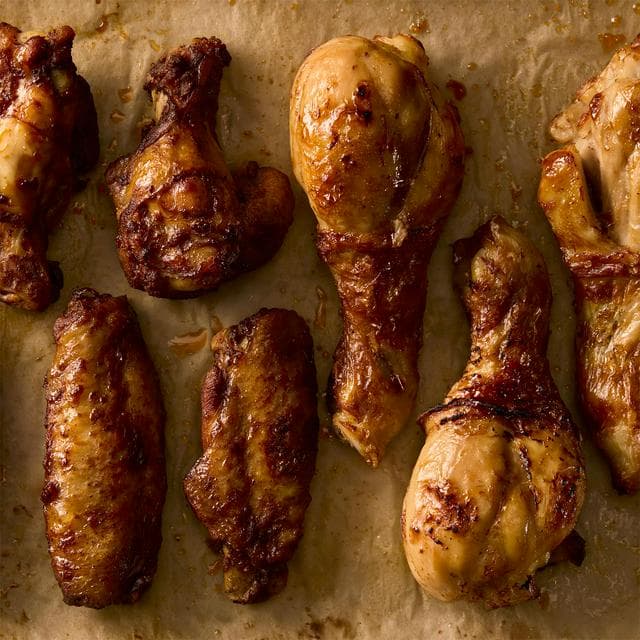 Sainsbury's 1.65kg Cooked Chicken Wings and Drumsticks Sharing Platter - gallery image 2