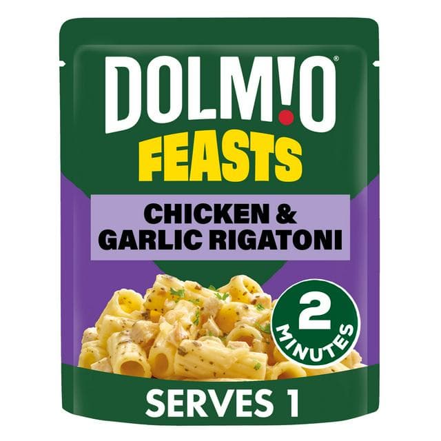 Dolmio Feasts Chicken & Garlic Rigatoni Pasta Ready Meal 250g - gallery image 1