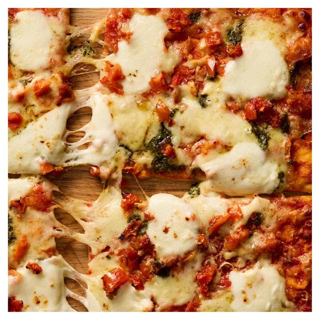 Sainsbury's 2 x Mozzarella Marinated Tomato & Pesto Thin & Crispy Pizza, Taste the Difference 1.1kg - gallery image 2