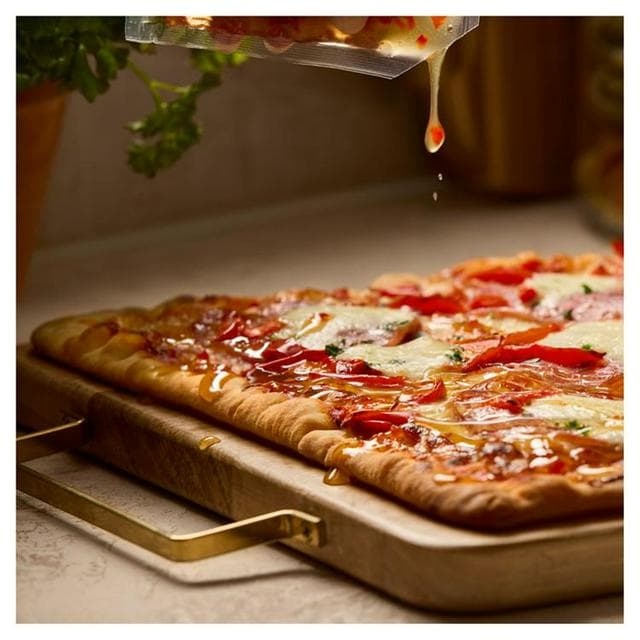 Sainsbury's 2 x Mozzarella Marinated Tomato & Pesto Thin & Crispy Pizza, Taste the Difference 1.1kg - gallery image 4