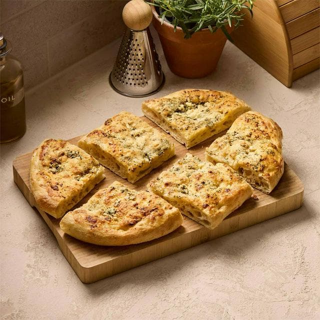 Sainsbury's Garlic Butter & Pecorino Focaccia, Taste the Difference 460g - gallery image 1