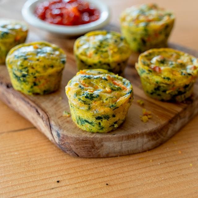 Higgidy Mature Cheddar & Spinach Mini Muffins 130g - gallery image 2