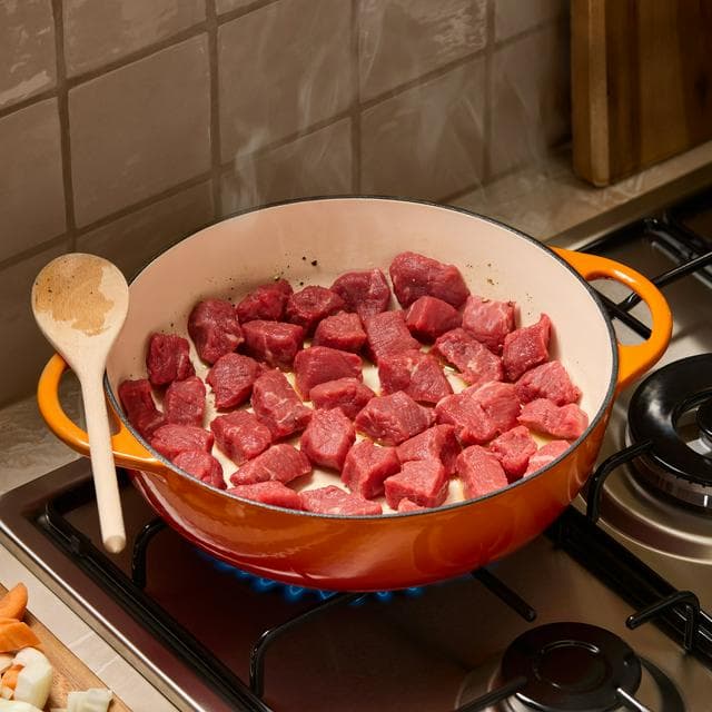 Sainsbury's 750g Aberdeen Angus Silverside Diced Beef, Taste the Difference - gallery image 1