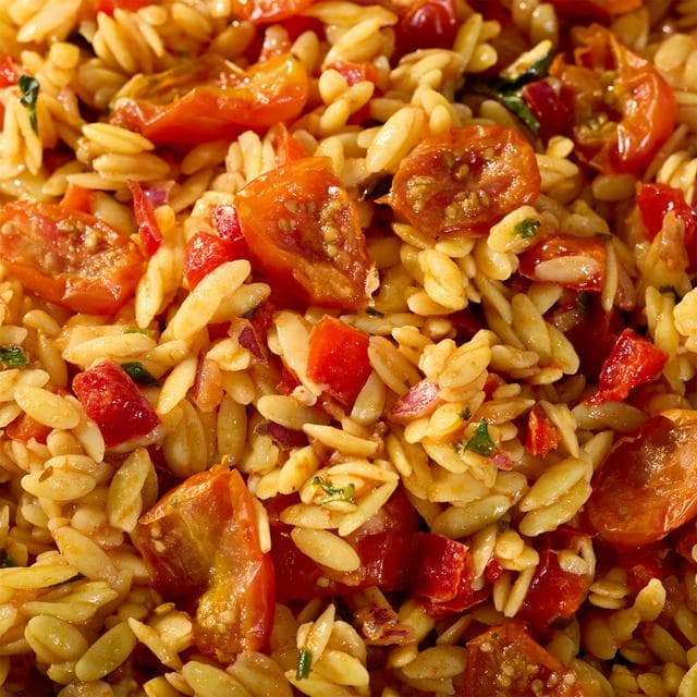 Sainsbury's Orzo & Sun Blush Tomato Salad, Taste the Difference 800g - gallery image 2
