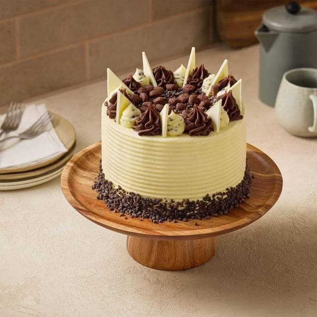 Sainsbury's 1.8kg Cookies & Cream Cake, Taste the Difference - gallery image 1