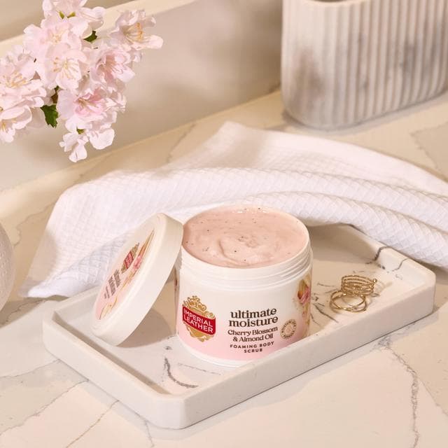 Imperial Leather Ultimate Moisture Cherry Blossom & Almond Oil Foaming Body Scrub 225ml - gallery image 3