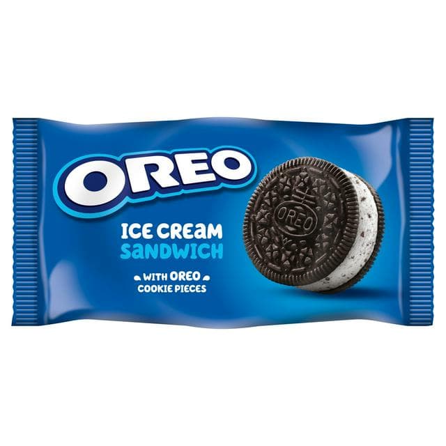 Oreo Ice Cream Sandwich with Cookie Pieces 70g - gallery image 1