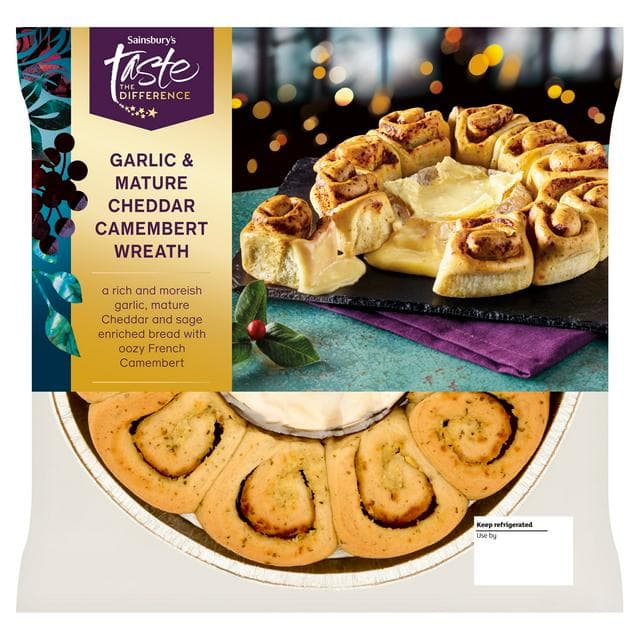Sainsbury's 575g Garlic & Mature Cheddar Camembert Wreath, Taste the Difference - gallery image 1