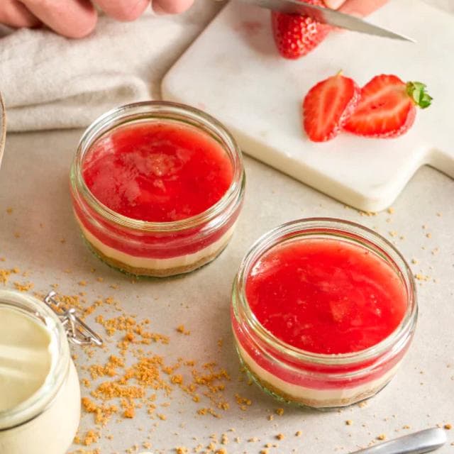 Gü Wild Strawberry & Clotted Cream Cheesecake 2 x 82g - gallery image 6