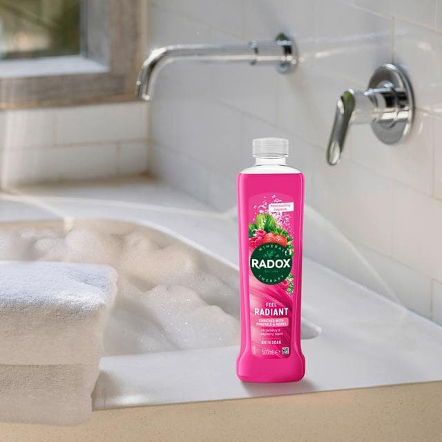 Radox 500ml Mineral Therapy Feel Radiant Bath Soak - gallery image 3