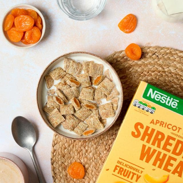 Nestle Shredded Wheat 450g Bitesize Apricot Wheats Breakfast Cereal - gallery image 2