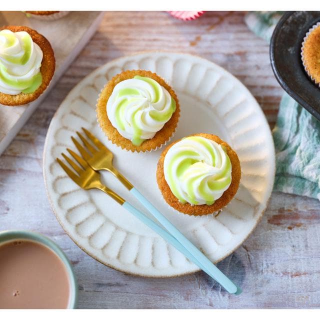 Carnation 450g Pistachio Flavour Drizzle Sauce - gallery image 2