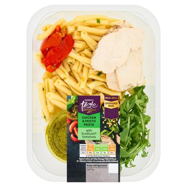 Sainsbury's 250g Chicken & Pesto Pasta Salad, Taste the Difference - gallery image 1