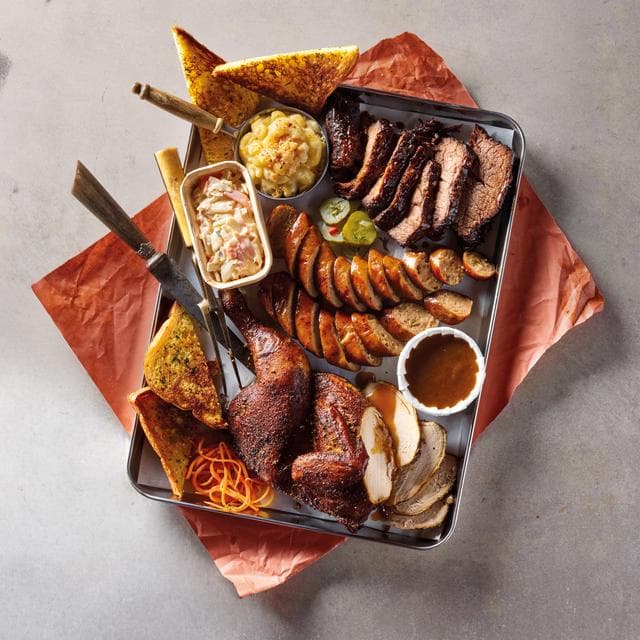 Sainsbury's Discovery 270g Hot Smoked BBQ Jalapeño & Cheddar Hot Links, Taste the Difference - gallery image 3