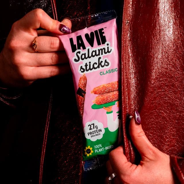 La Vie 75g Classic Salami Sticks - gallery image 3