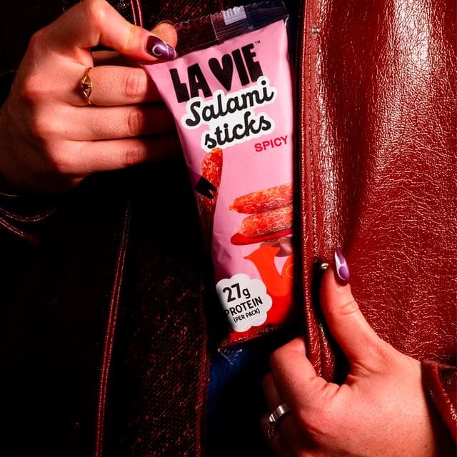 La Vie 75g Spicy Salami Sticks - gallery image 3