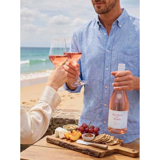 Casillero del Diablo Rose Wine Bottle 75cl - gallery image 2