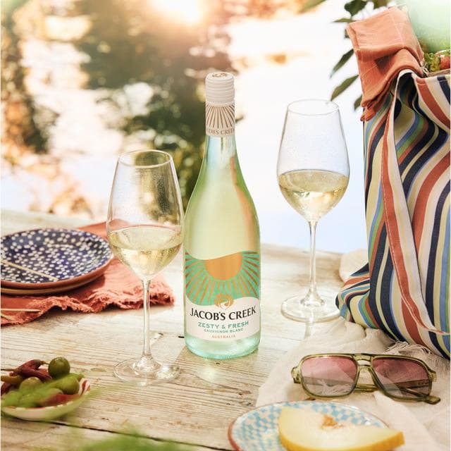 Jacob's Creek Zesty & Fresh Sauvignon Blanc White Wine 75cl - gallery image 3