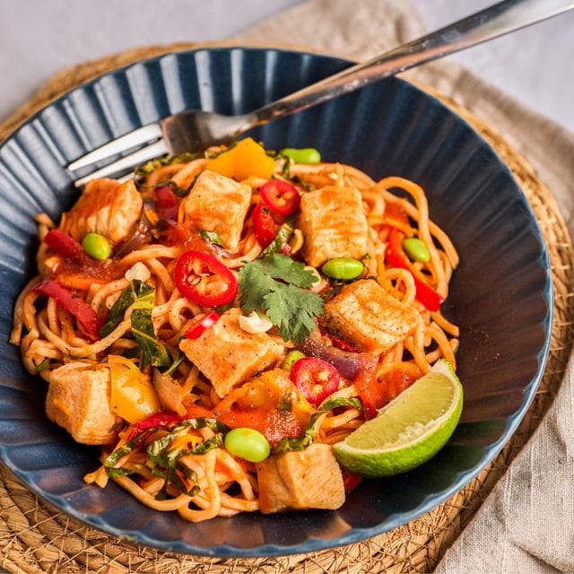 The Gym Kitchen 400g Sweet Chilli Chicken Noodles - gallery image 3