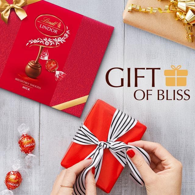 Lindt Lindor 300g Milk Gift Box Chocolate Truffles - gallery image 3