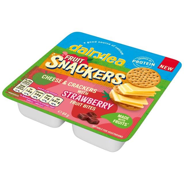 Dairylea Snackers 64g Cheese & Crackers with Strawberry Fruit Bites - gallery image 3