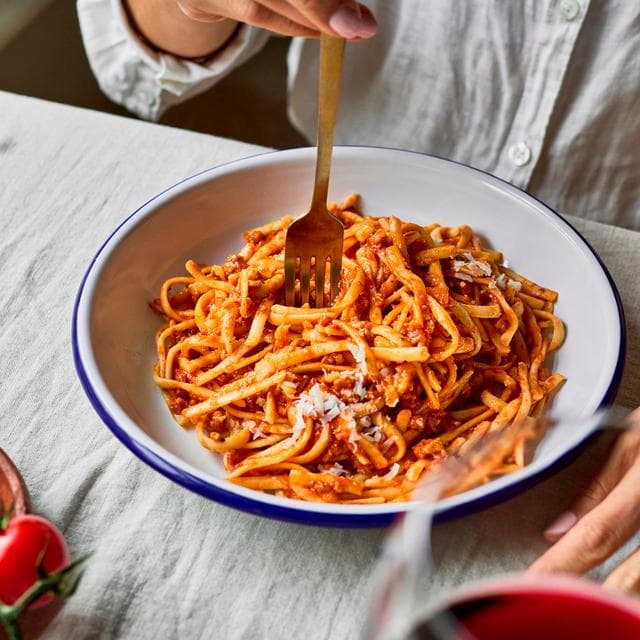 Odysea 400g Ragù Alla Bolognese Linguine Pasta - gallery image 3