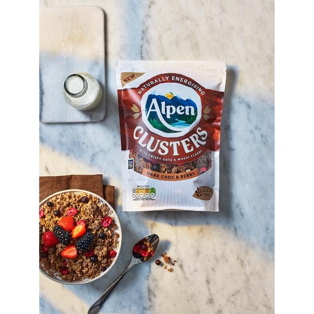 Alpen Clusters 400g Chocolate & Berry Granola Breakfast Cereal - gallery image 4