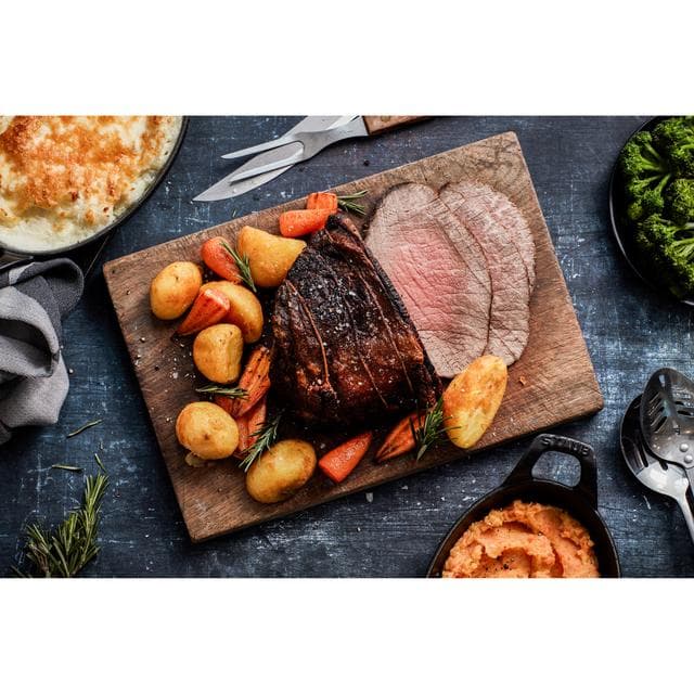 Sainsbury's British or Irish 21 Day Matured Lean Beef Roasting Joint (Approx. 1.4kg) - gallery image 3